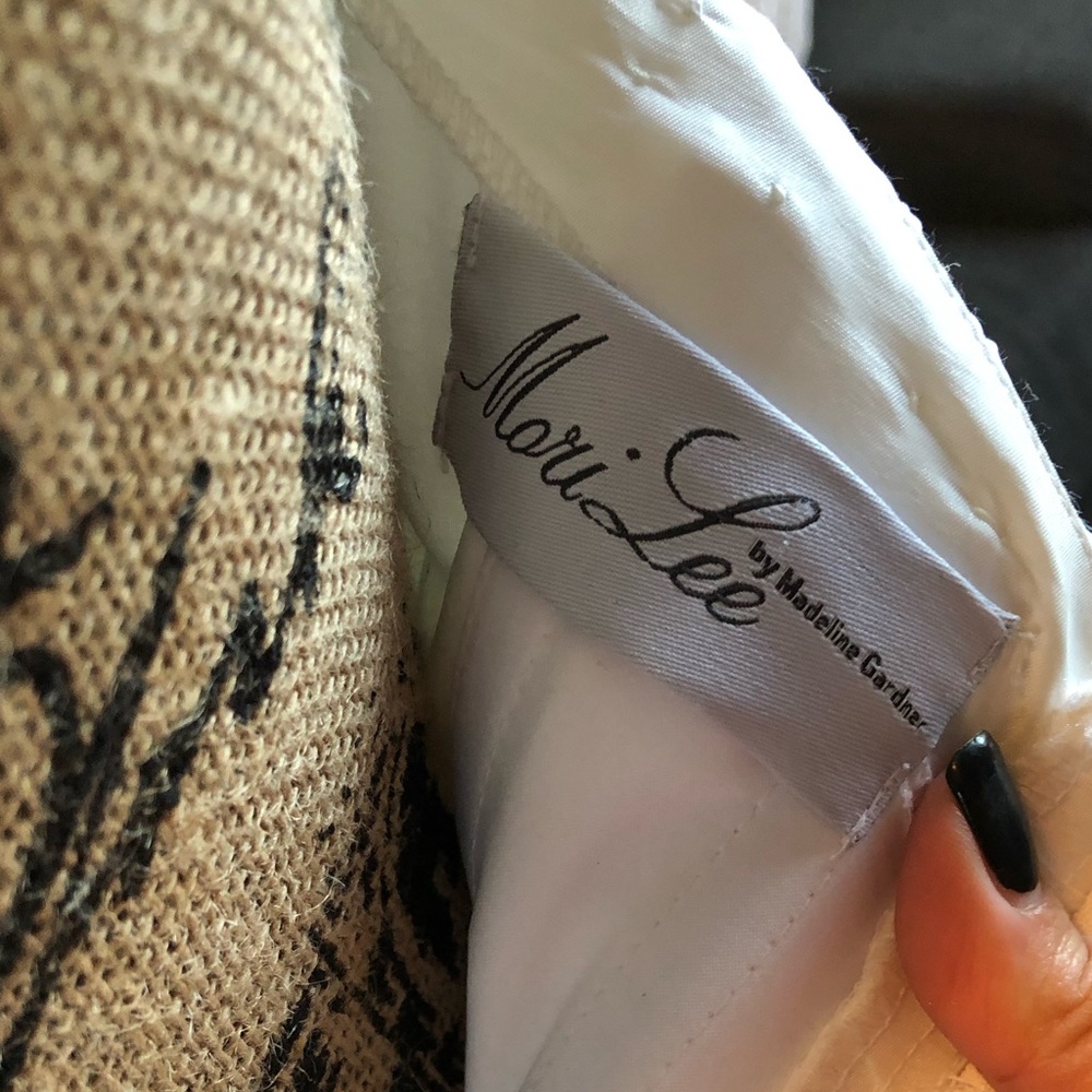 Mori Lee used wedding dress /Size 6 - Picture 4 of 9